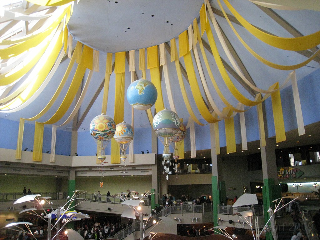 Disney 2010 D3 0540.jpg - January 9-11, 2010 Disney World Florida. Monday, up and ready to roll, took shuttle to Epcot. Caught a couple shows and took a lot of pictures. Finally had to call it a day to get to our plane to go home.